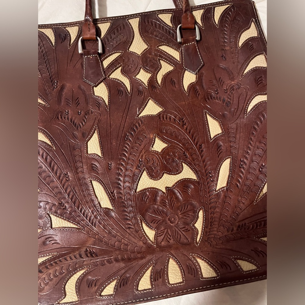 LEADER IN LEATHER ~ cutout tote - Picture 2 of 7